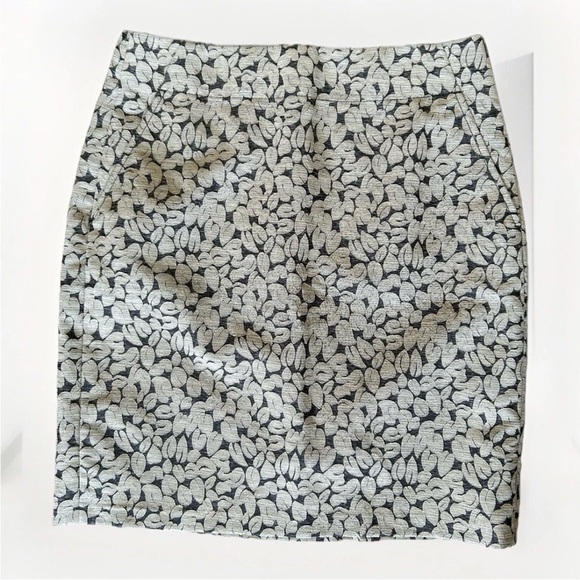 J. Crew Women's No. 2 Pencil Skirt Grey/Black Leaf Pattern Tailored Size 0 - Picture 1 of 8